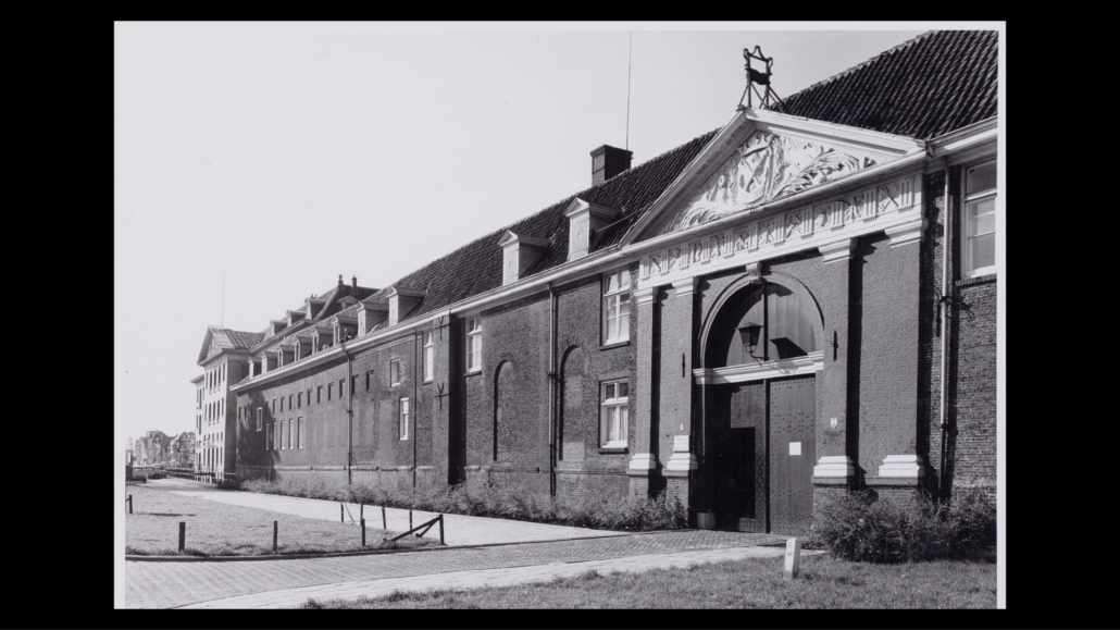 Kattenburg Virtual Memories – Historic image of gate kattenburgnavalbase Historic photo of gate kattenburgnavalbase, Kattenburg Virtual Memories