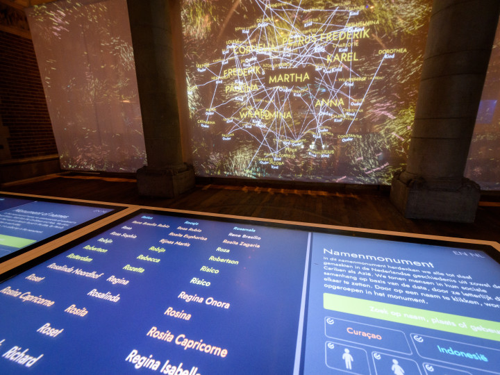 Namenmonument – Visitor experience Visitors engaging with the interactive Namenmonument at the Tropenmuseum Amsterdam